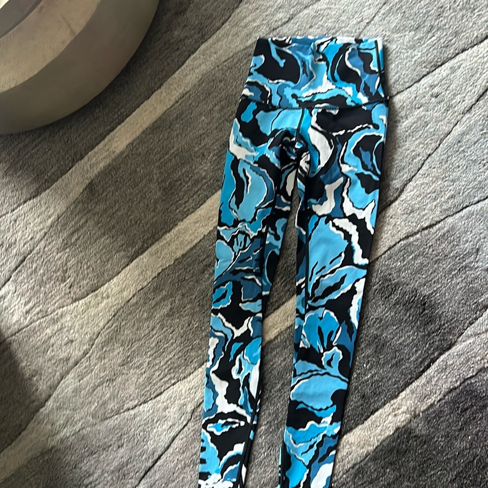 Gorgeous pristine Lululemon leggings!  Size 4.  No evidence of wear.